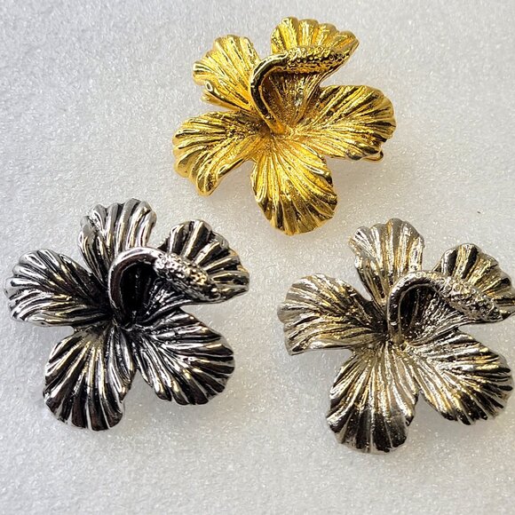 Large Rhodium Plated Hibiscus Brooch Pin - Picture 10 of 10